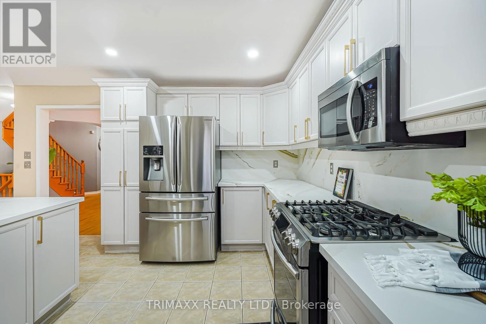 3 TURRET CRESCENT Image 15