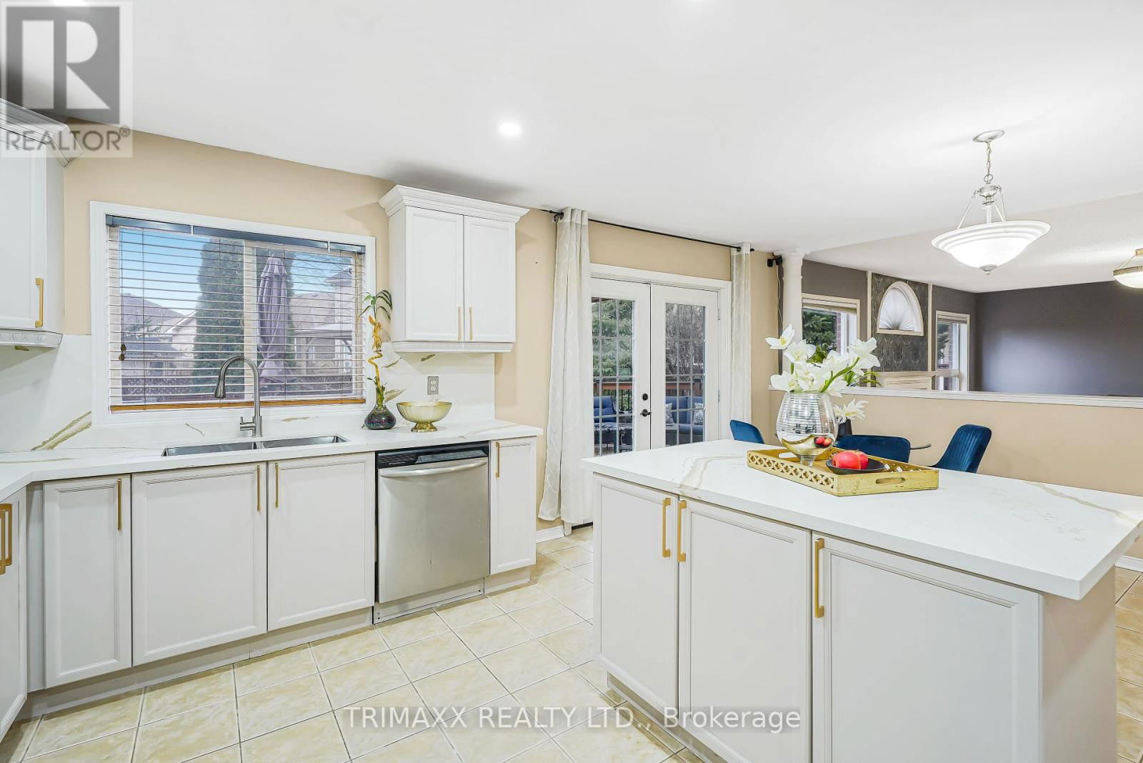 3 TURRET CRESCENT Image 17