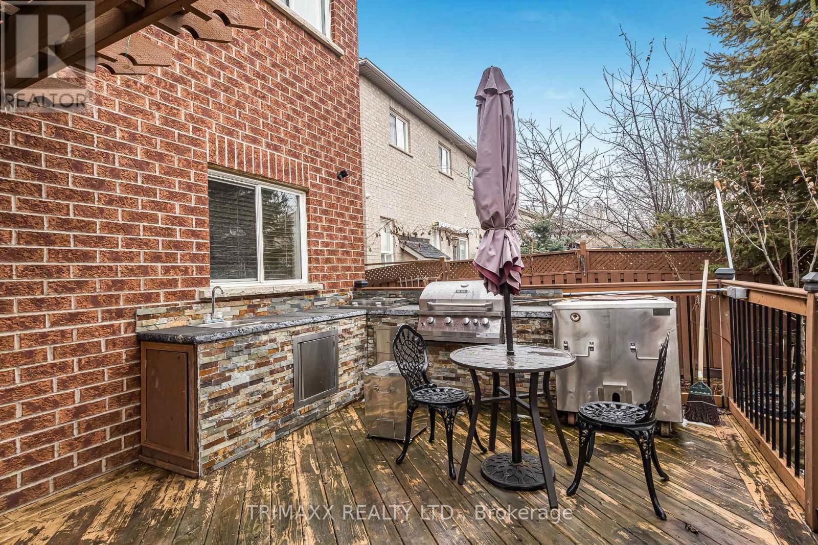 3 TURRET CRESCENT Image 21
