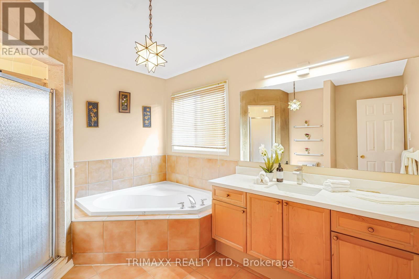 3 TURRET CRESCENT Image 31