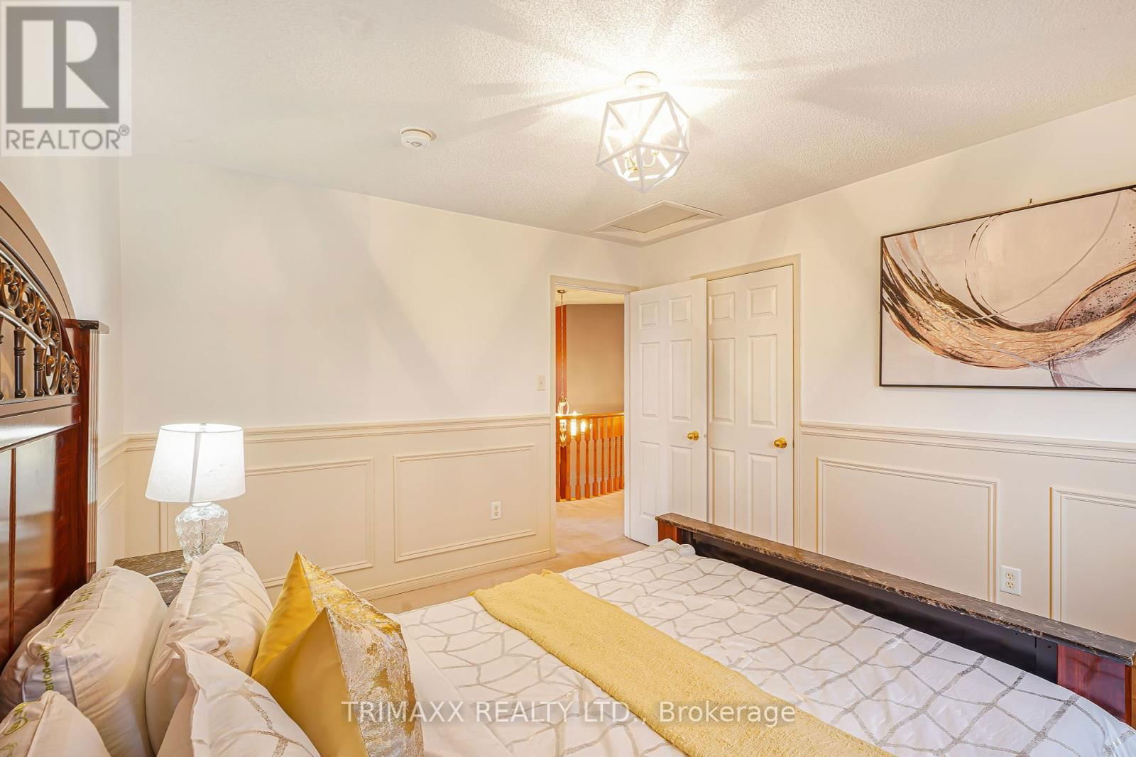 3 TURRET CRESCENT Image 34