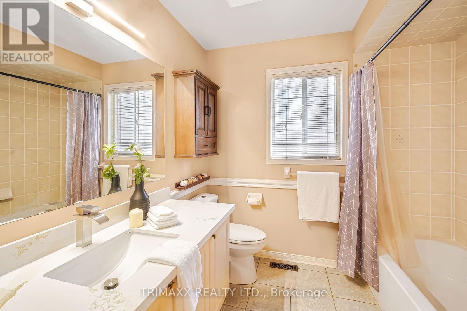 3 TURRET CRESCENT Image 35
