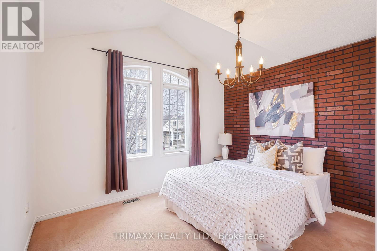 3 TURRET CRESCENT Image 36