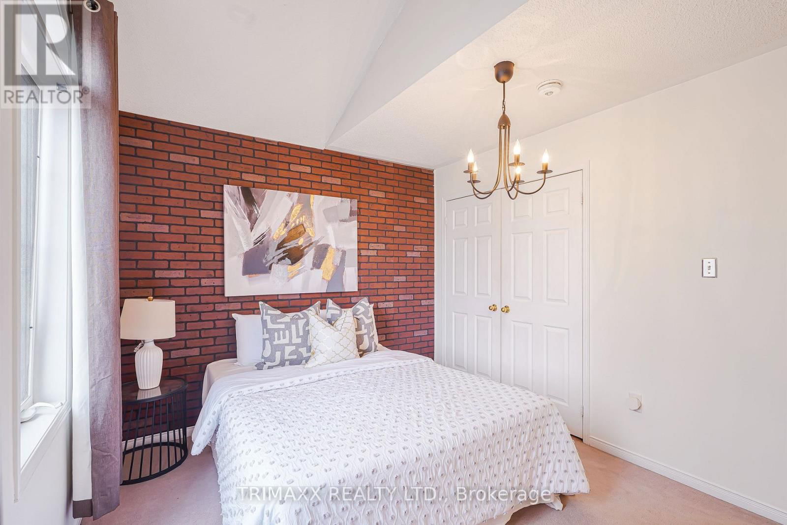 3 TURRET CRESCENT Image 37