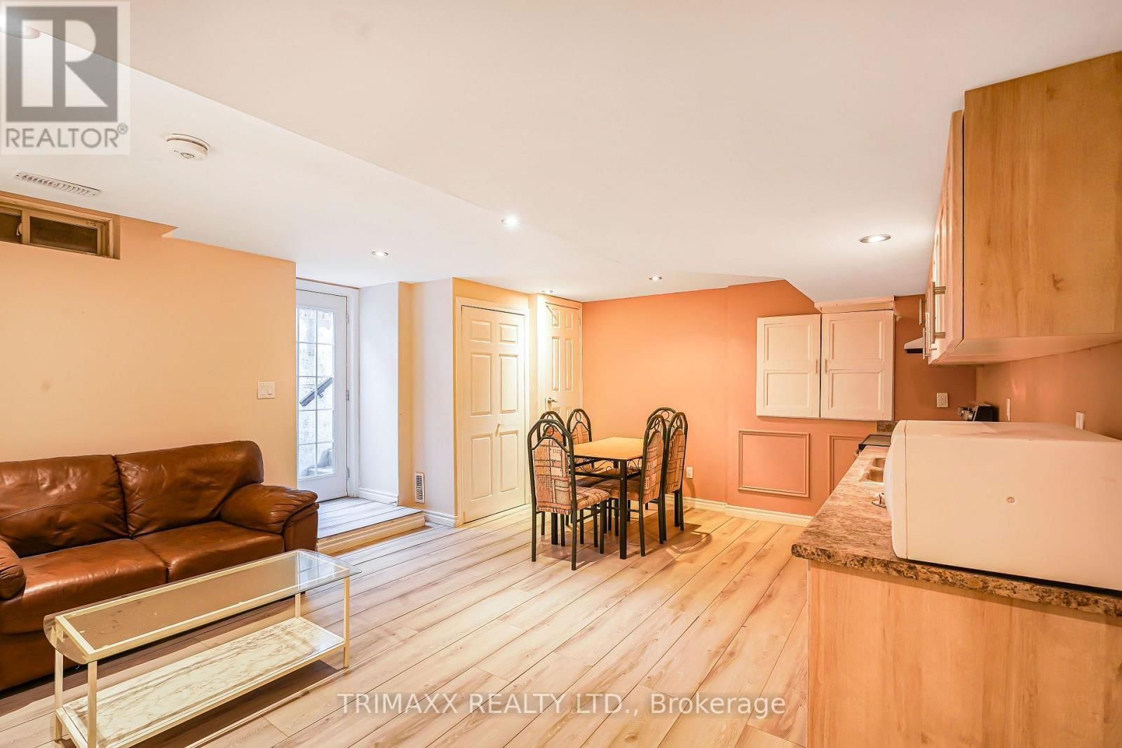 3 TURRET CRESCENT Image 47
