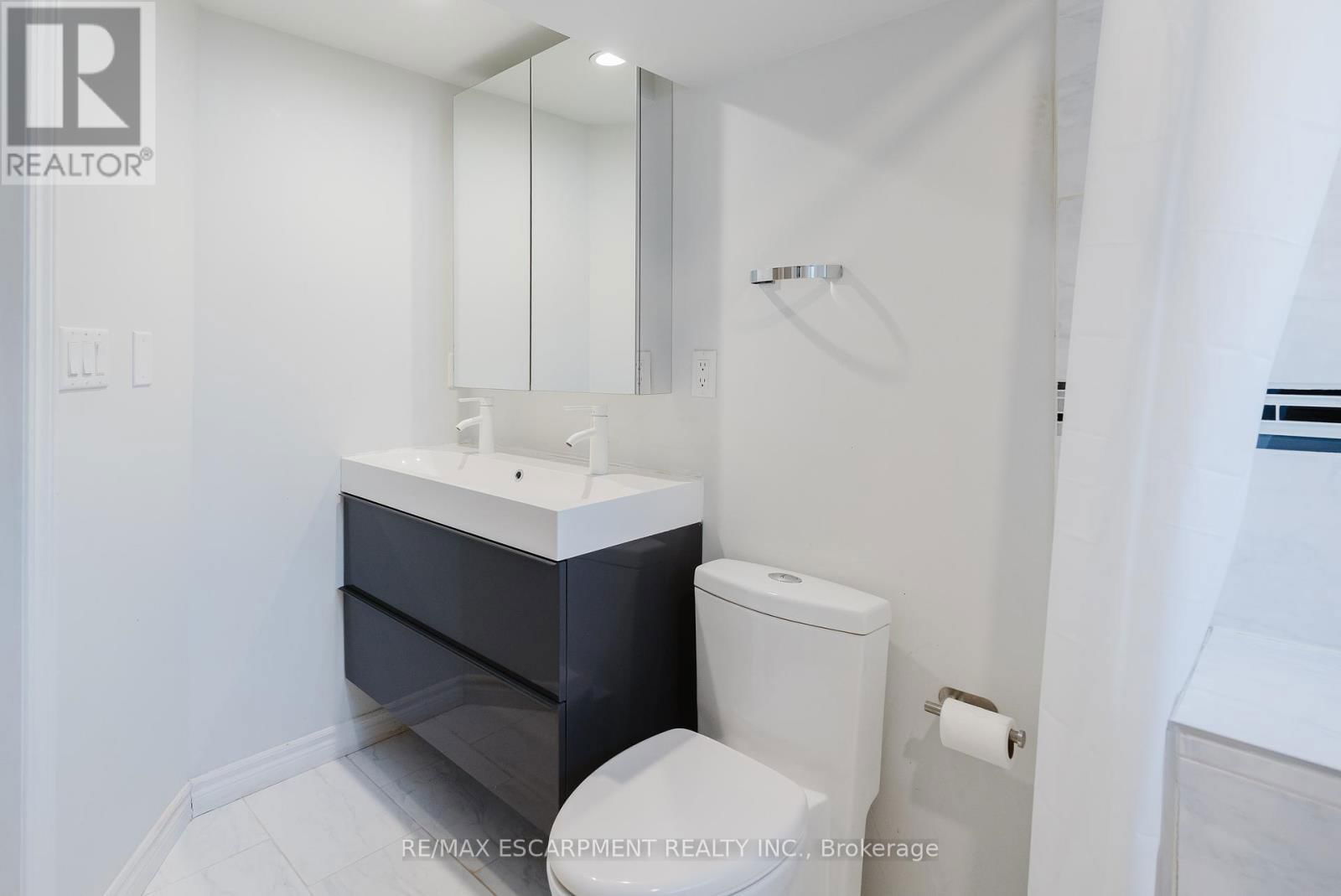 B - 2127 PARKWAY DRIVE Image 10