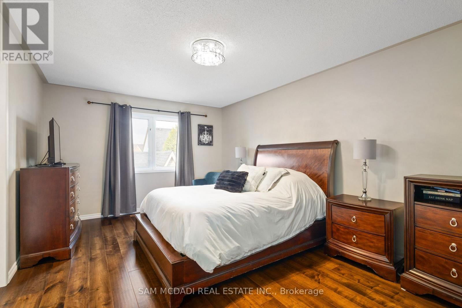 7174 UPTON CRESCENT Image 24