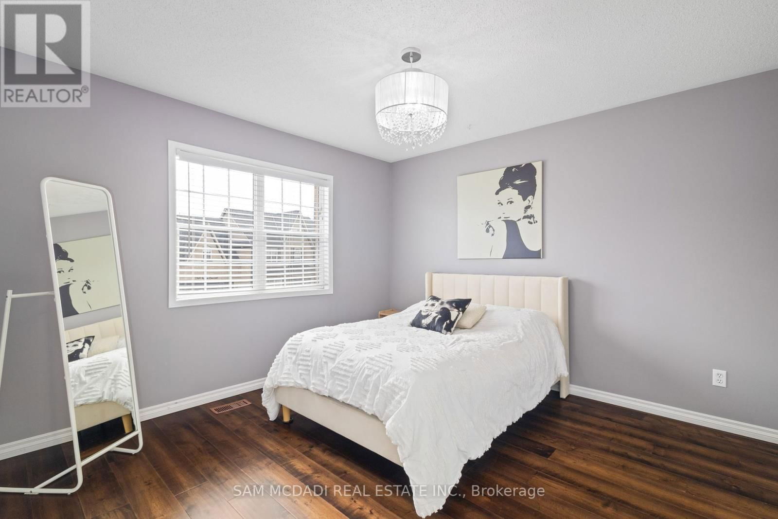 7174 UPTON CRESCENT Image 32