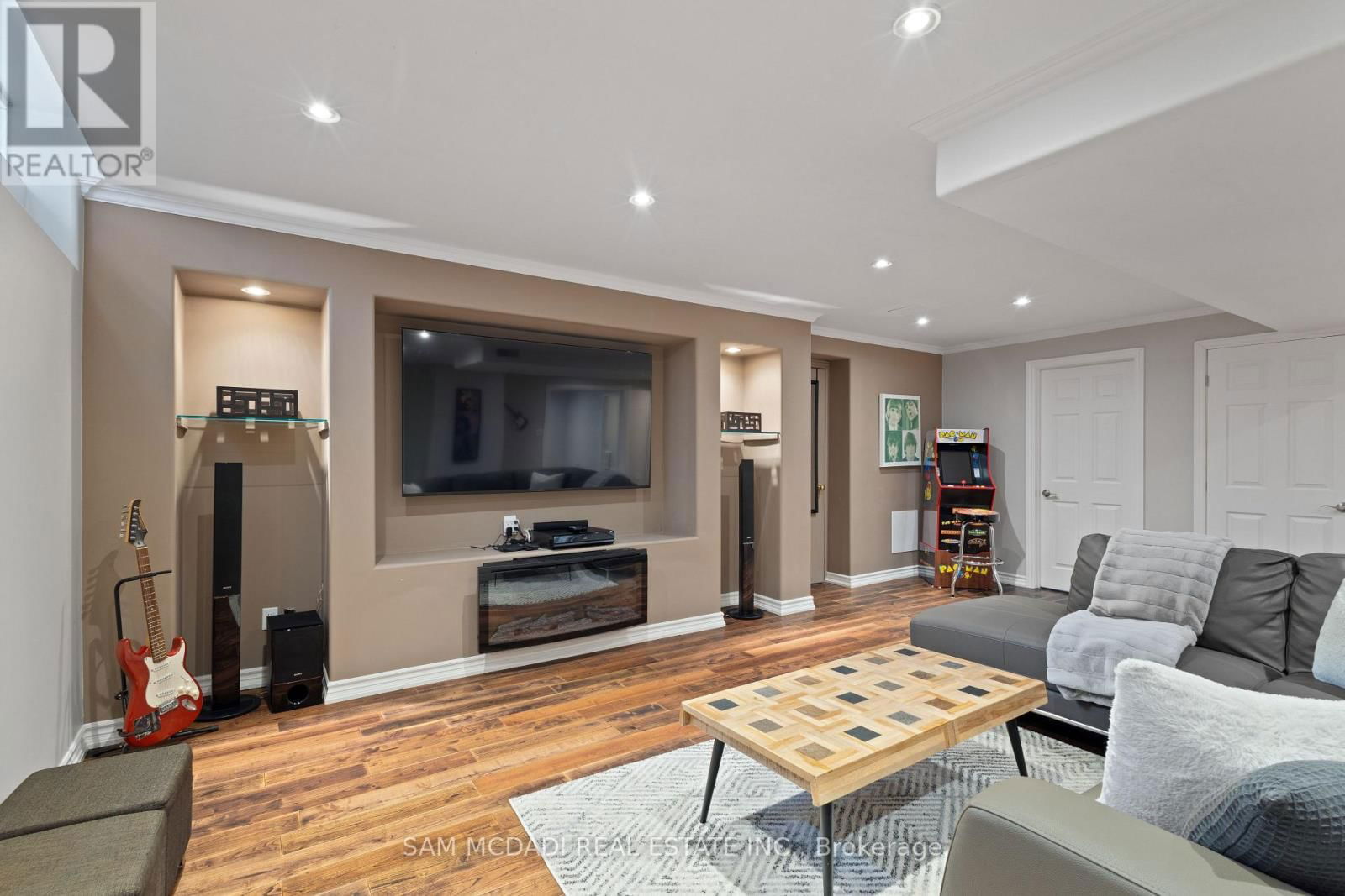 7174 UPTON CRESCENT Image 43