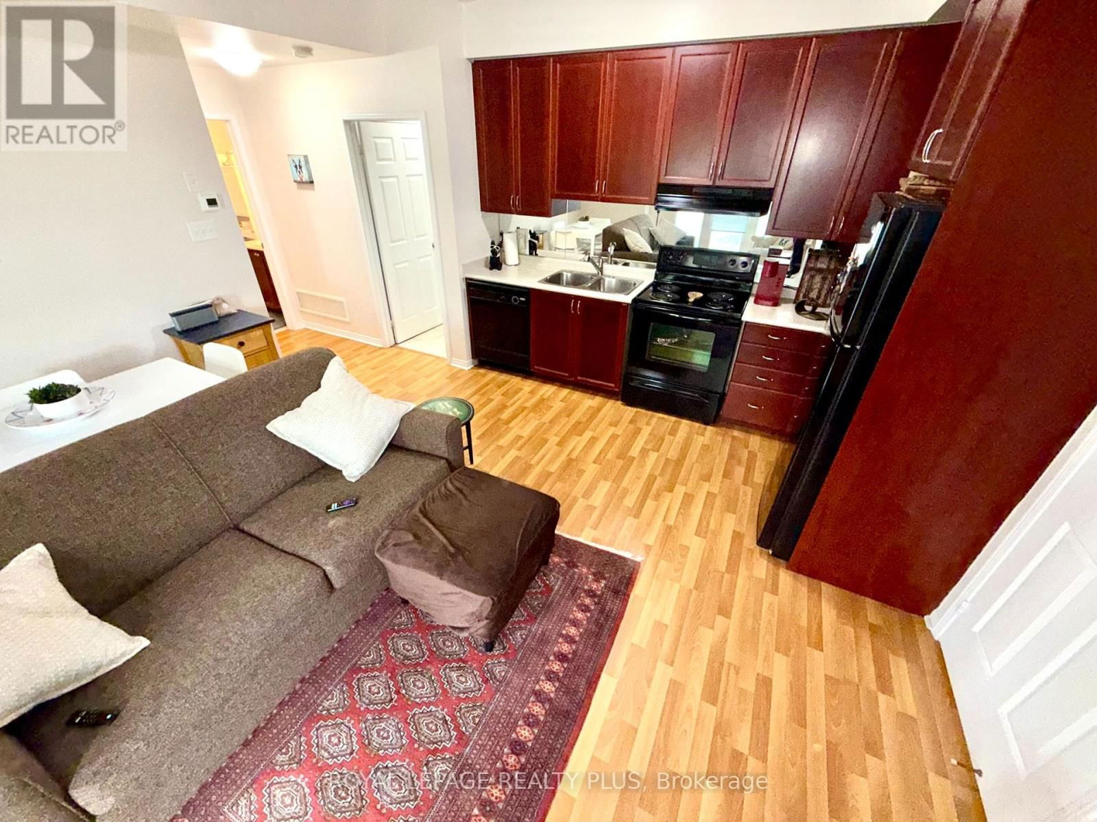 5 - 3015 DESTINATION DRIVE Image 7