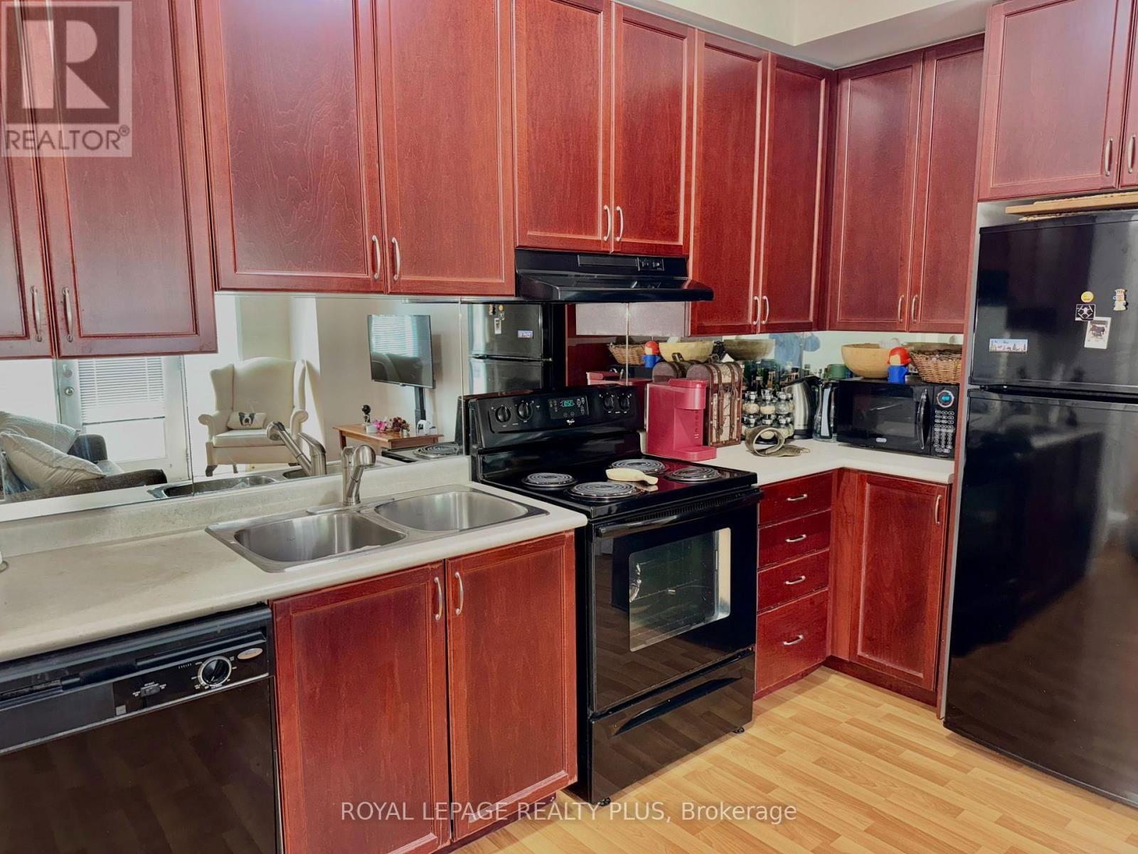 5 - 3015 DESTINATION DRIVE Image 9