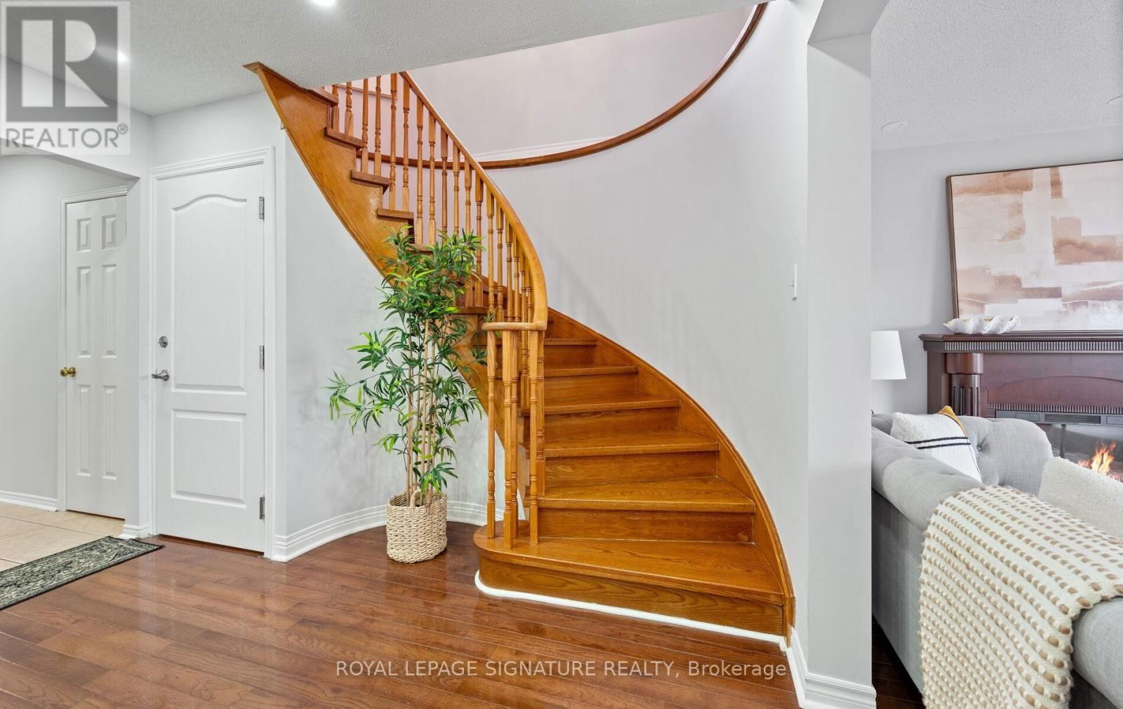 745 CONSTELLATION DRIVE Image 21
