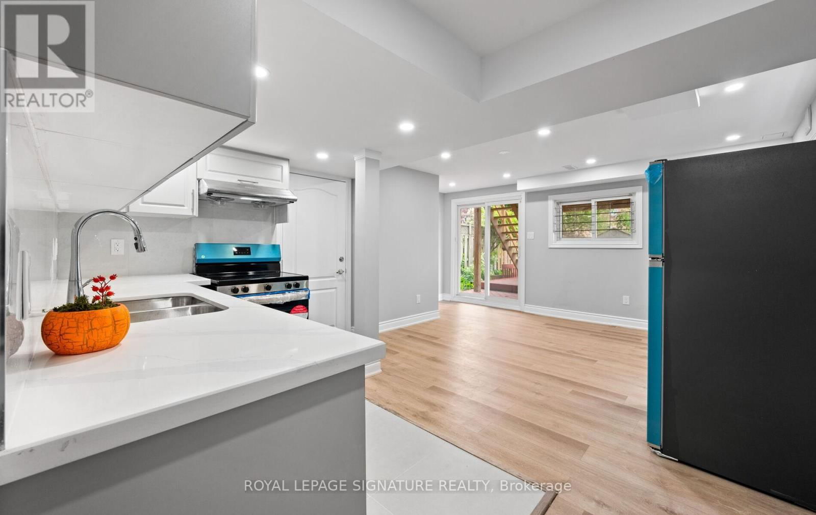 745 CONSTELLATION DRIVE Image 37