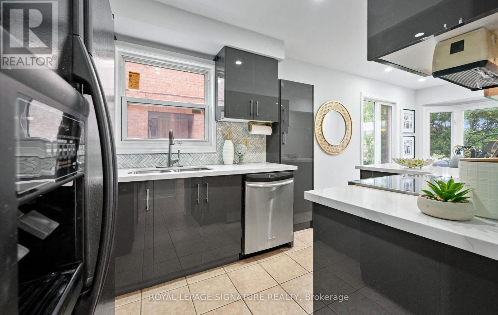 745 CONSTELLATION DRIVE Image 7