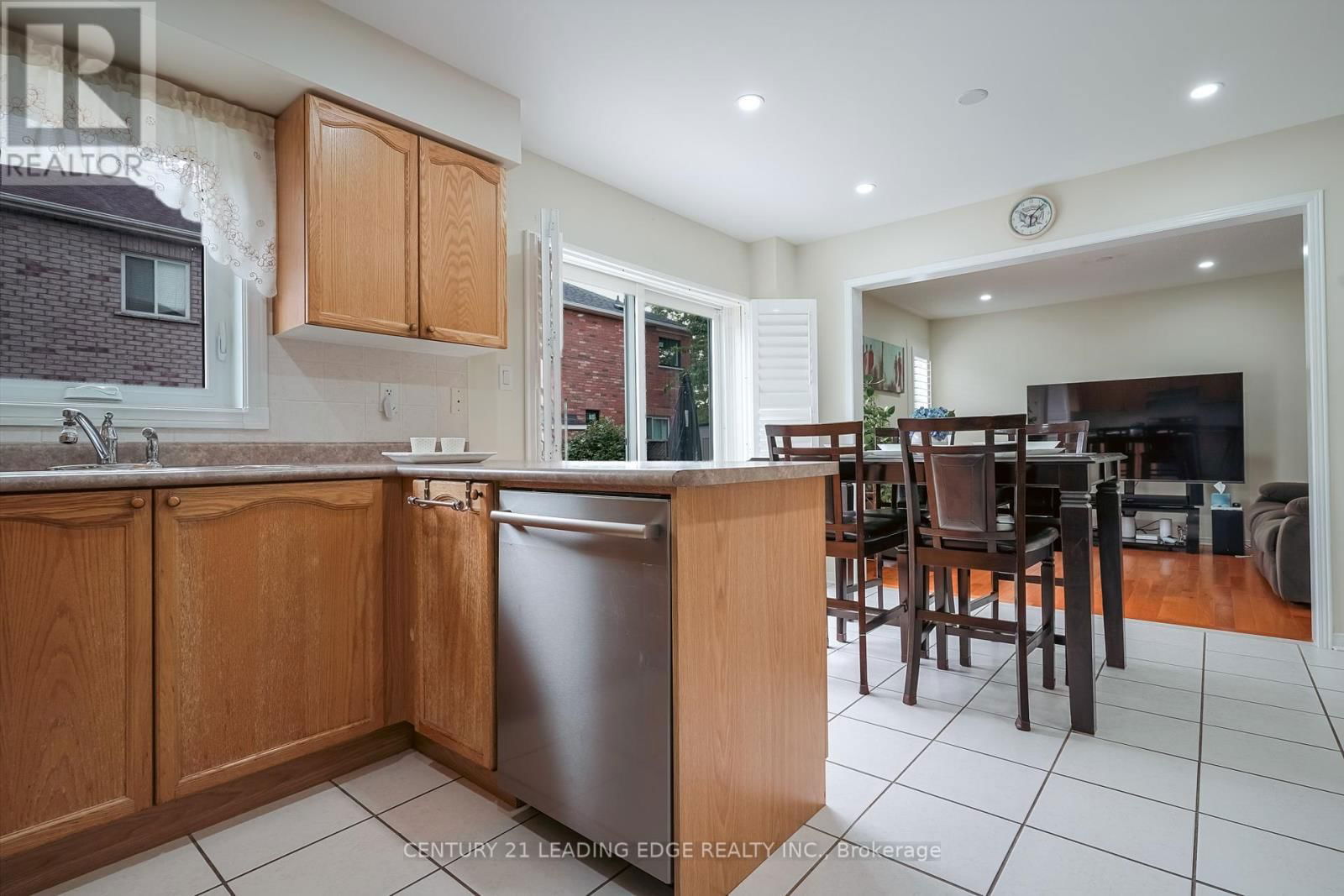 14 GALVESTON CRESCENT Image 18