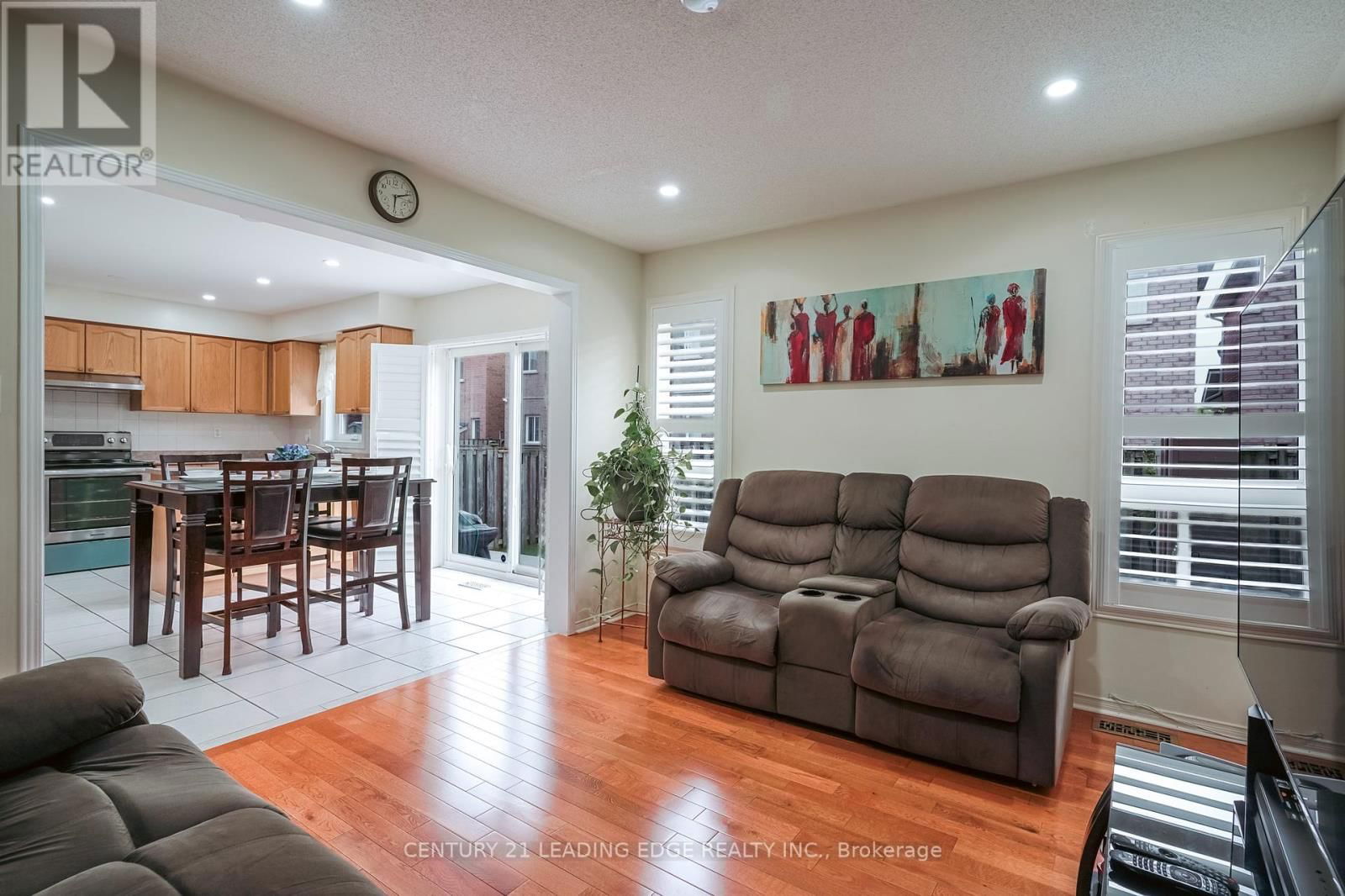 14 GALVESTON CRESCENT Image 26