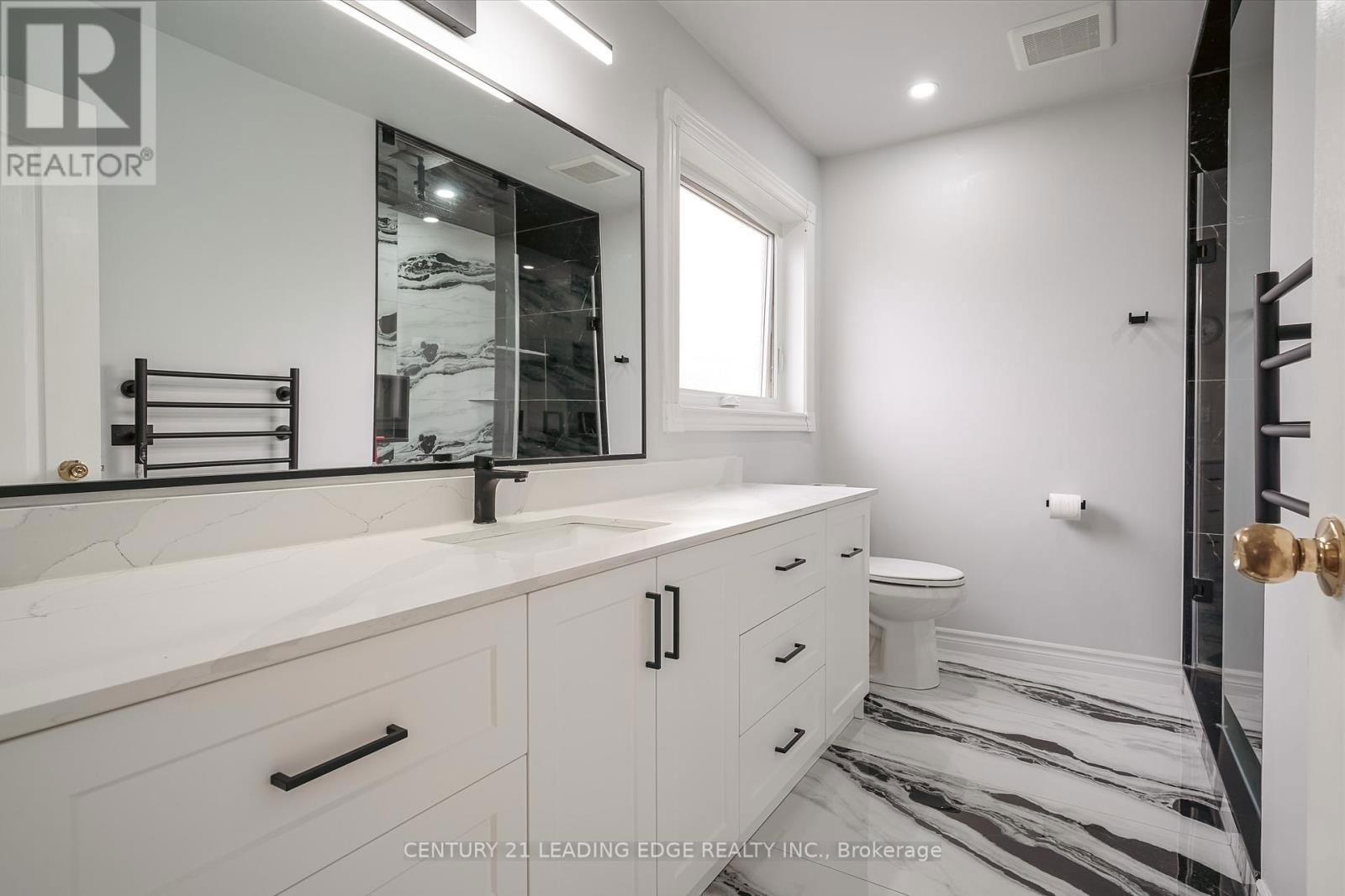14 GALVESTON CRESCENT Image 32