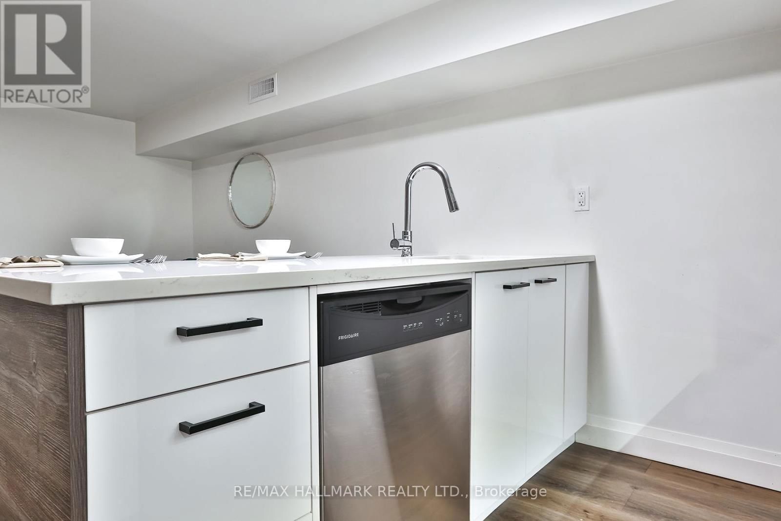 Bsmt - 80A MACKAY AVENUE Image 17