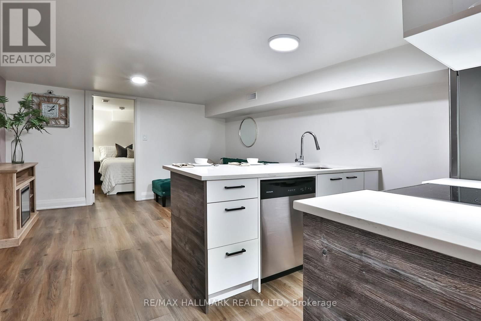 Bsmt - 80A MACKAY AVENUE Image 4
