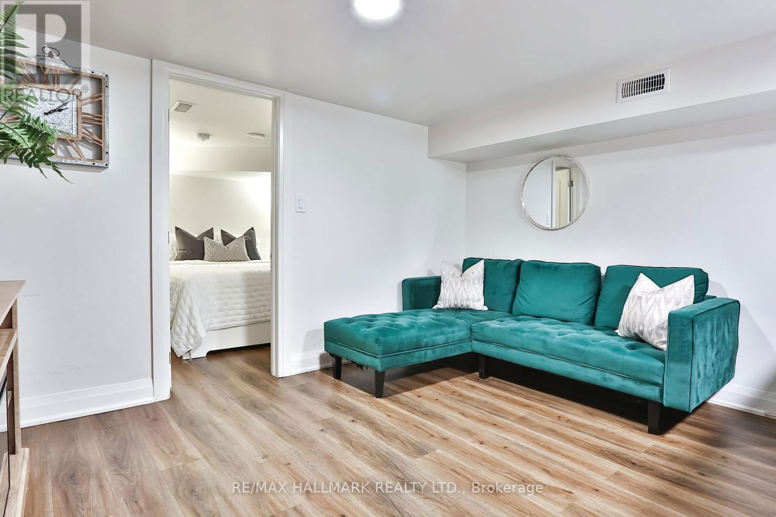 Bsmt - 80A MACKAY AVENUE Image 9