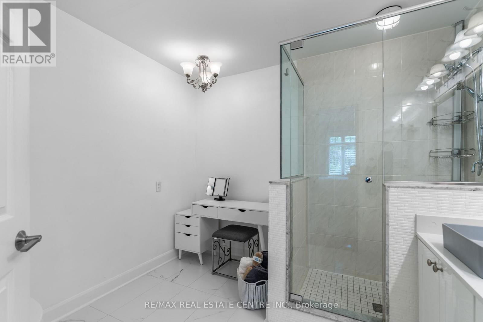 12 ST. LAWRENCE DRIVE Image 21