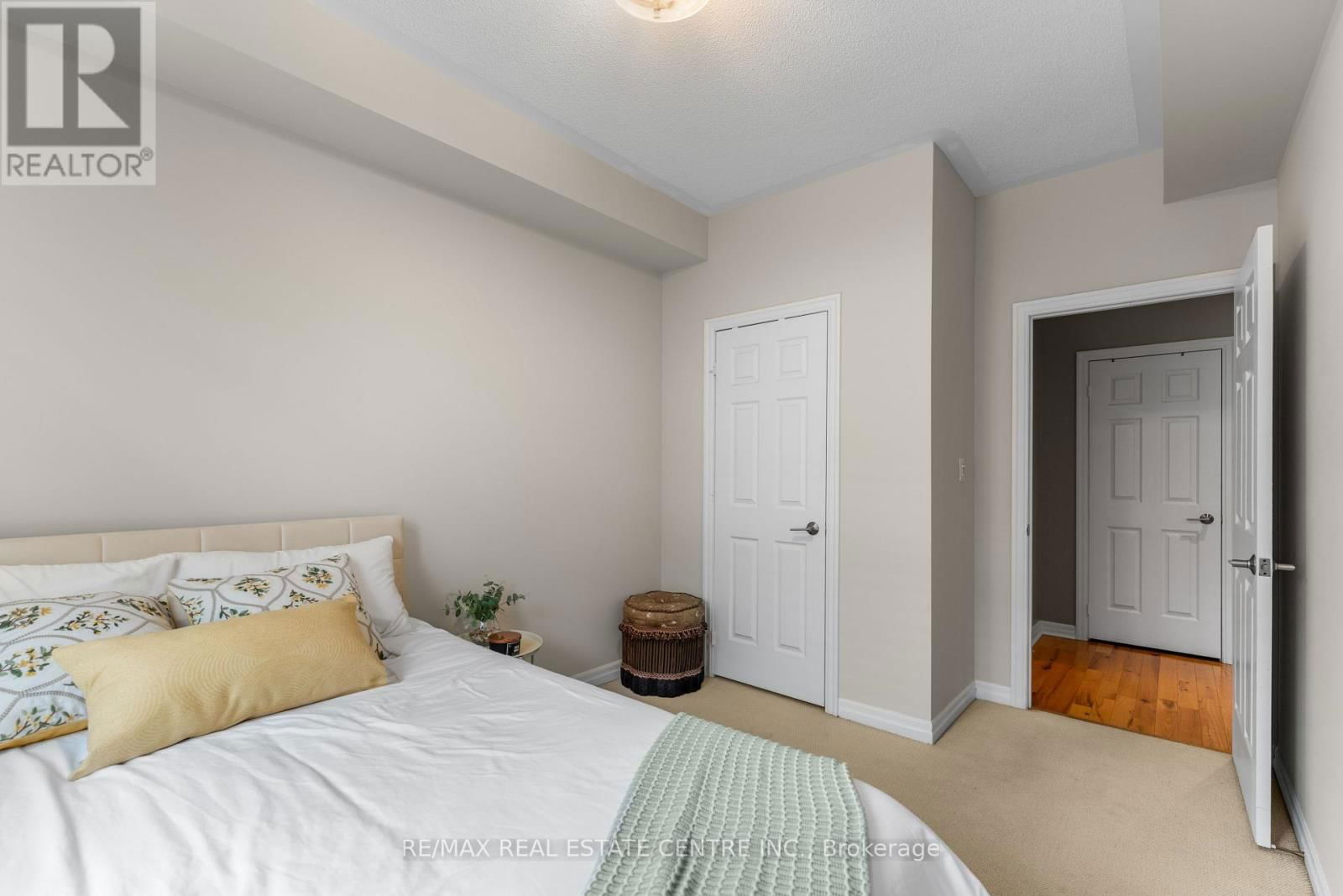 12 ST. LAWRENCE DRIVE Image 24