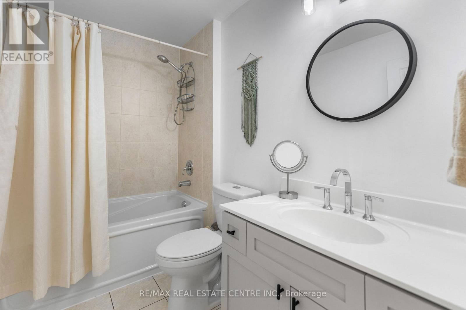 12 ST. LAWRENCE DRIVE Image 32