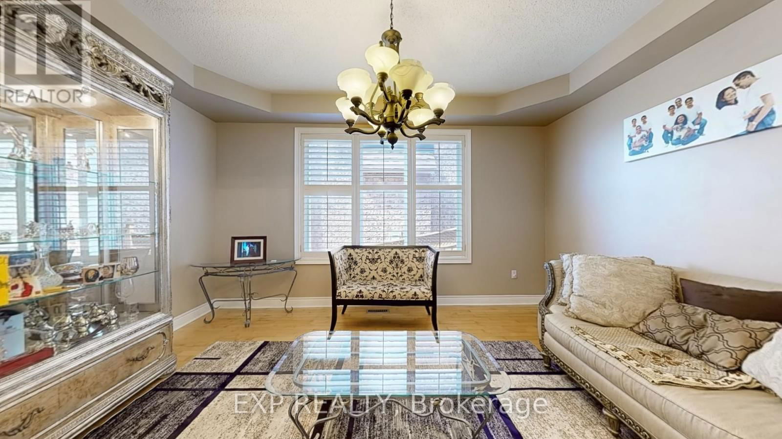 28 COSMO COURT Image 19