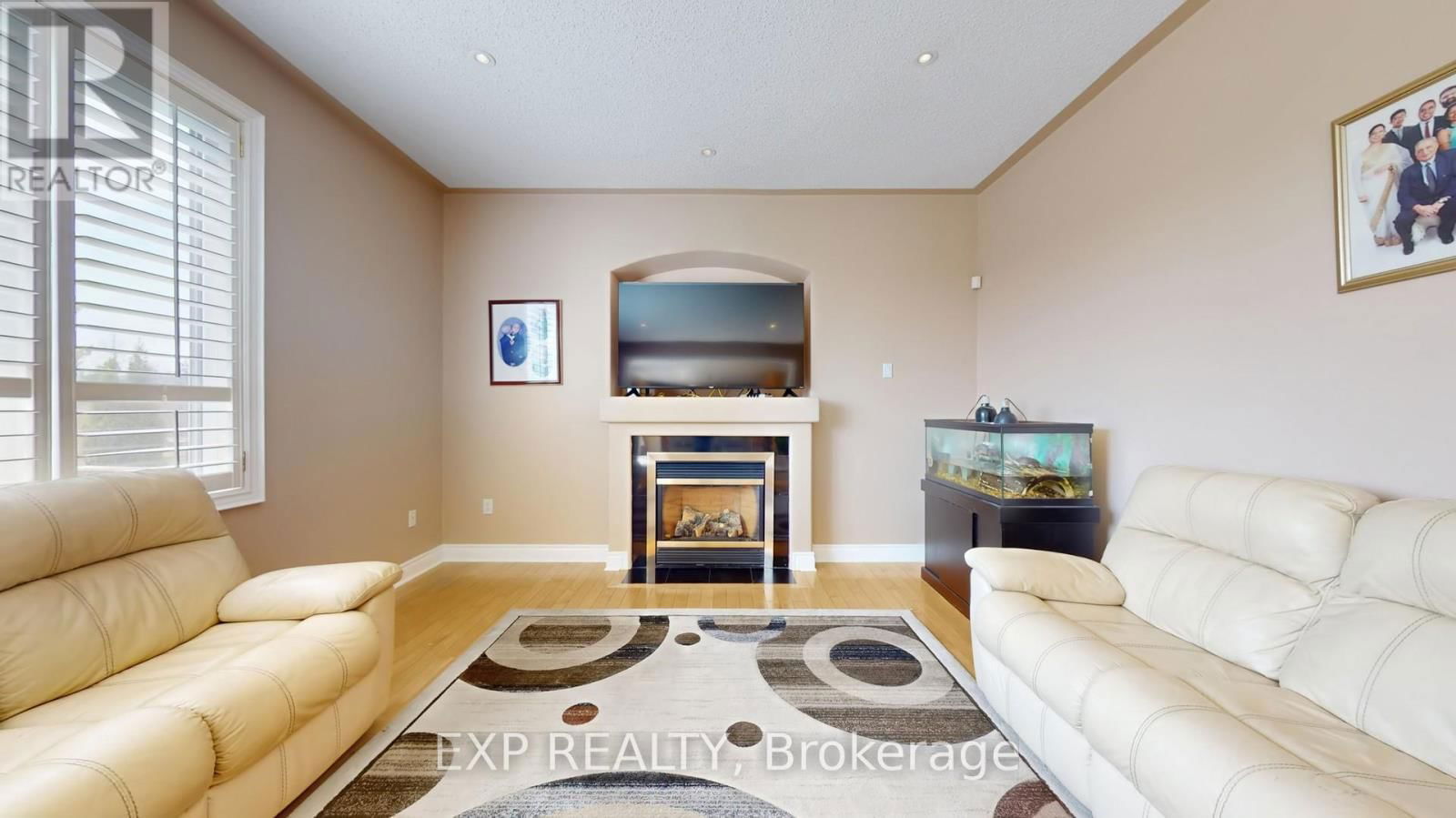 28 COSMO COURT Image 22