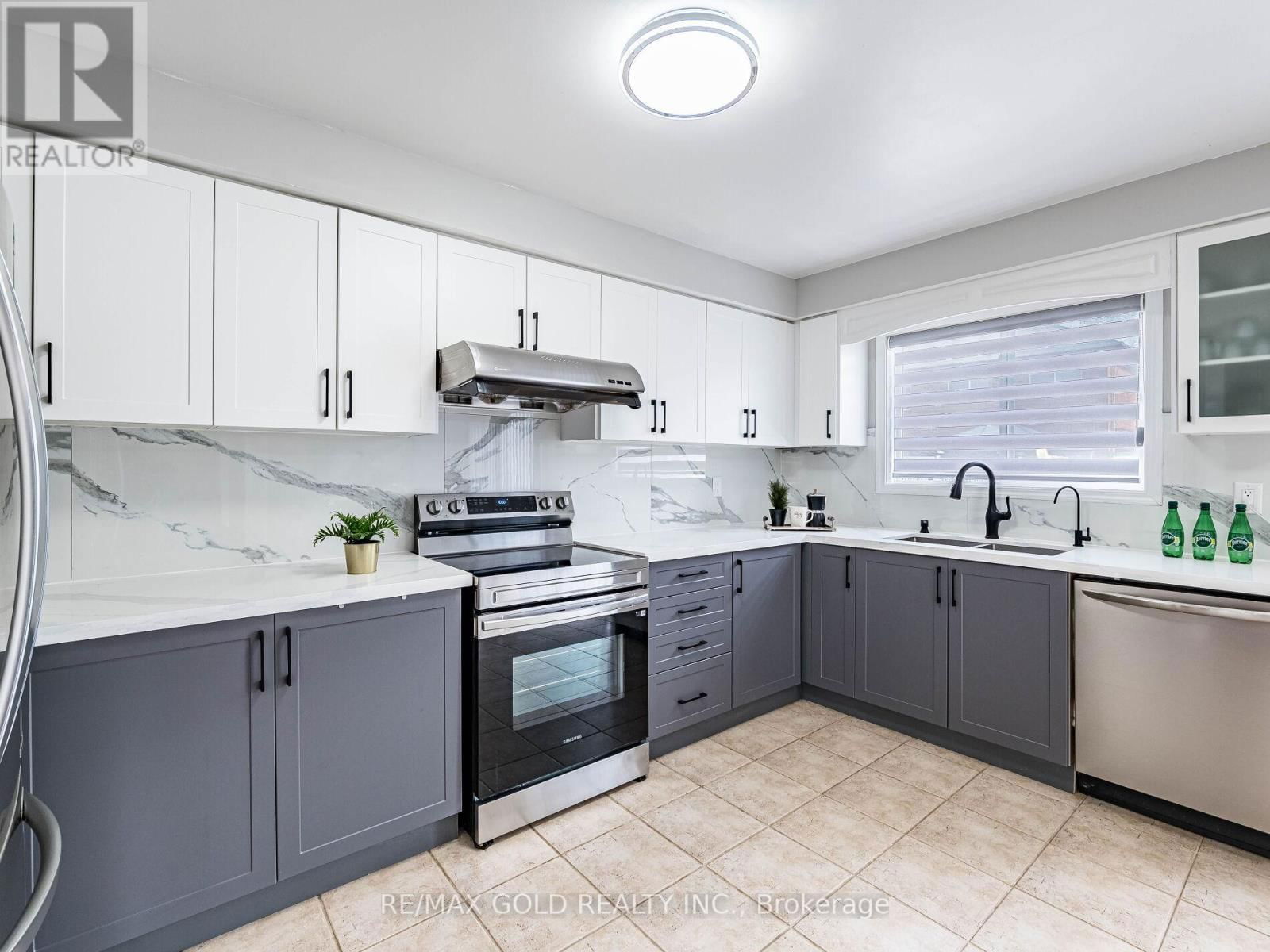 7 DUNLOP COURT Image 10
