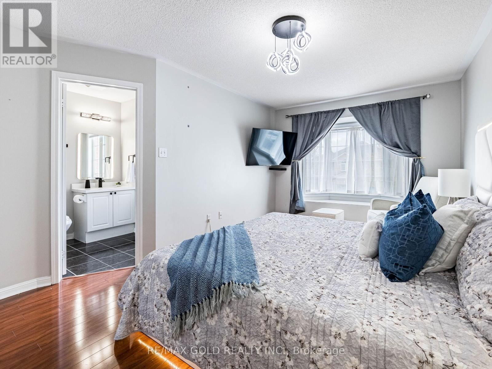 7 DUNLOP COURT Image 19