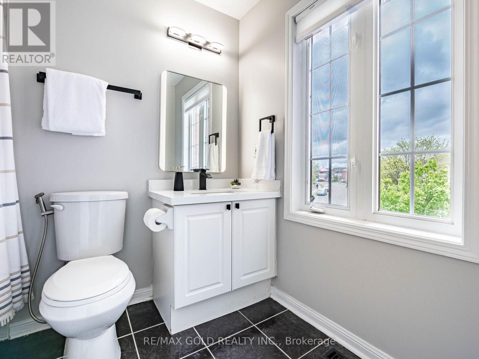 7 DUNLOP COURT Image 21