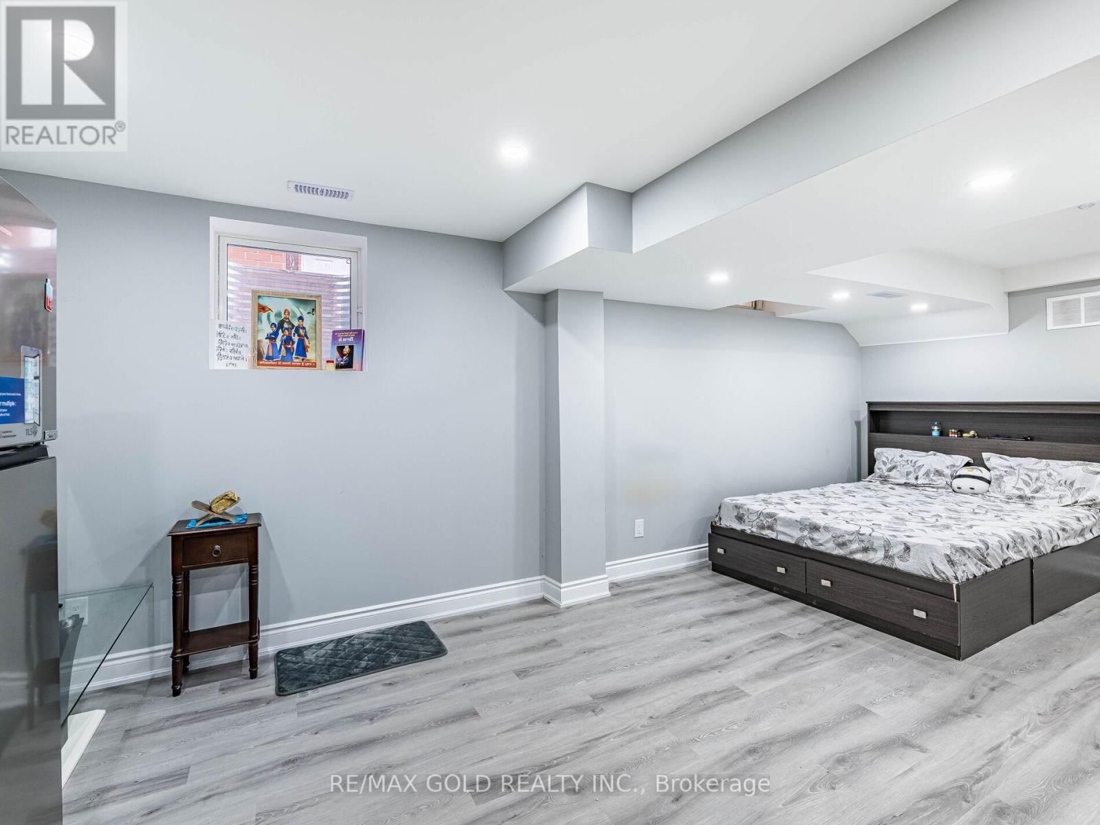 7 DUNLOP COURT Image 31