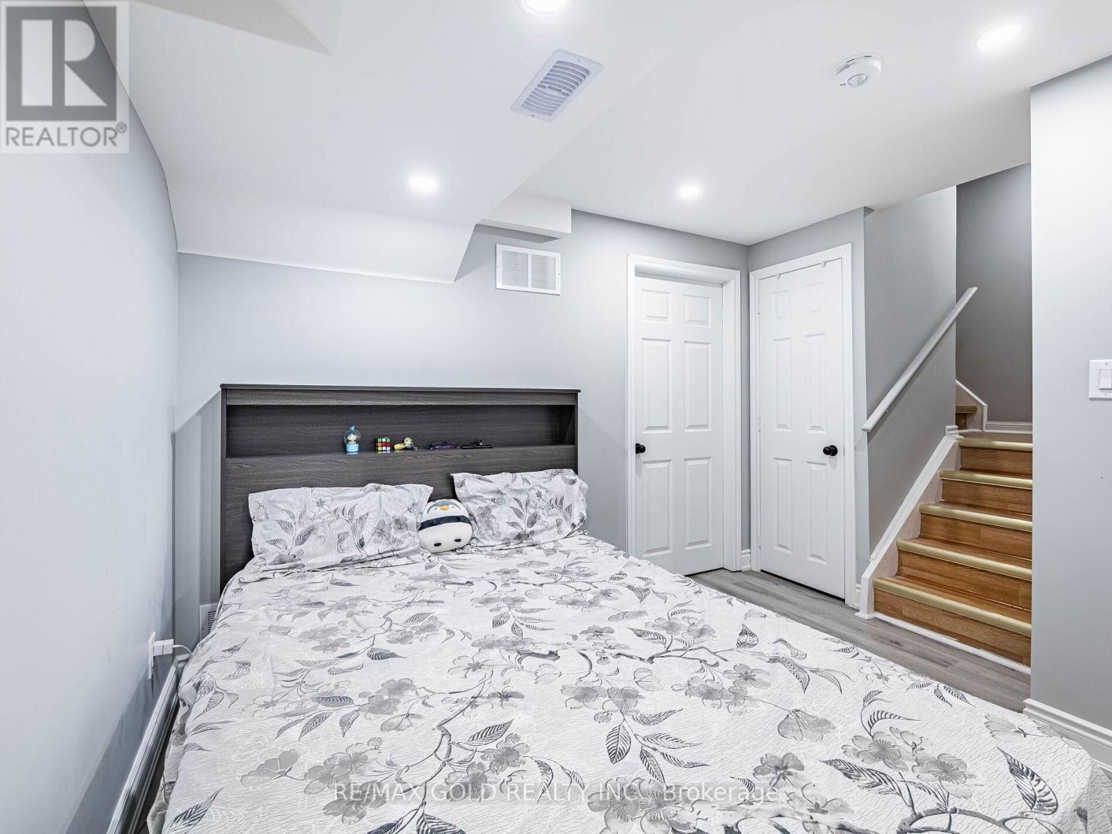 7 DUNLOP COURT Image 32