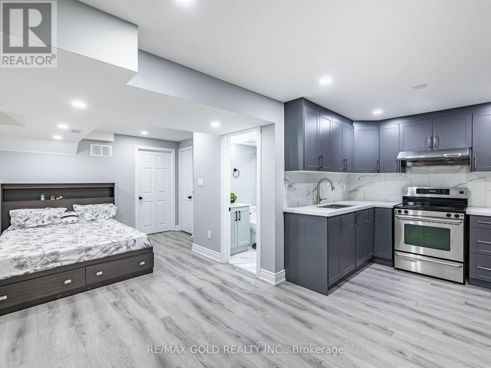 7 DUNLOP COURT Image 34