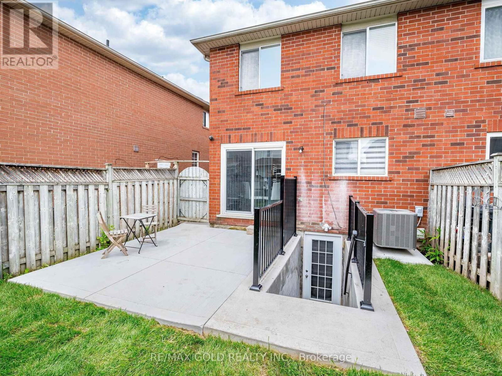 7 DUNLOP COURT Image 39