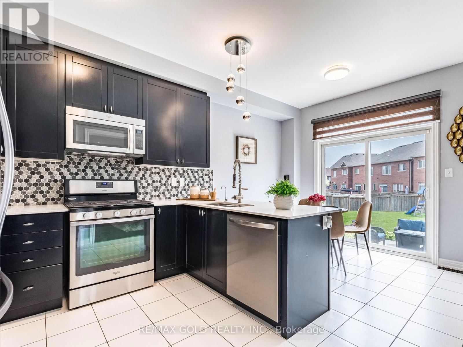 9 KEMPENFELT TRAIL Image 16