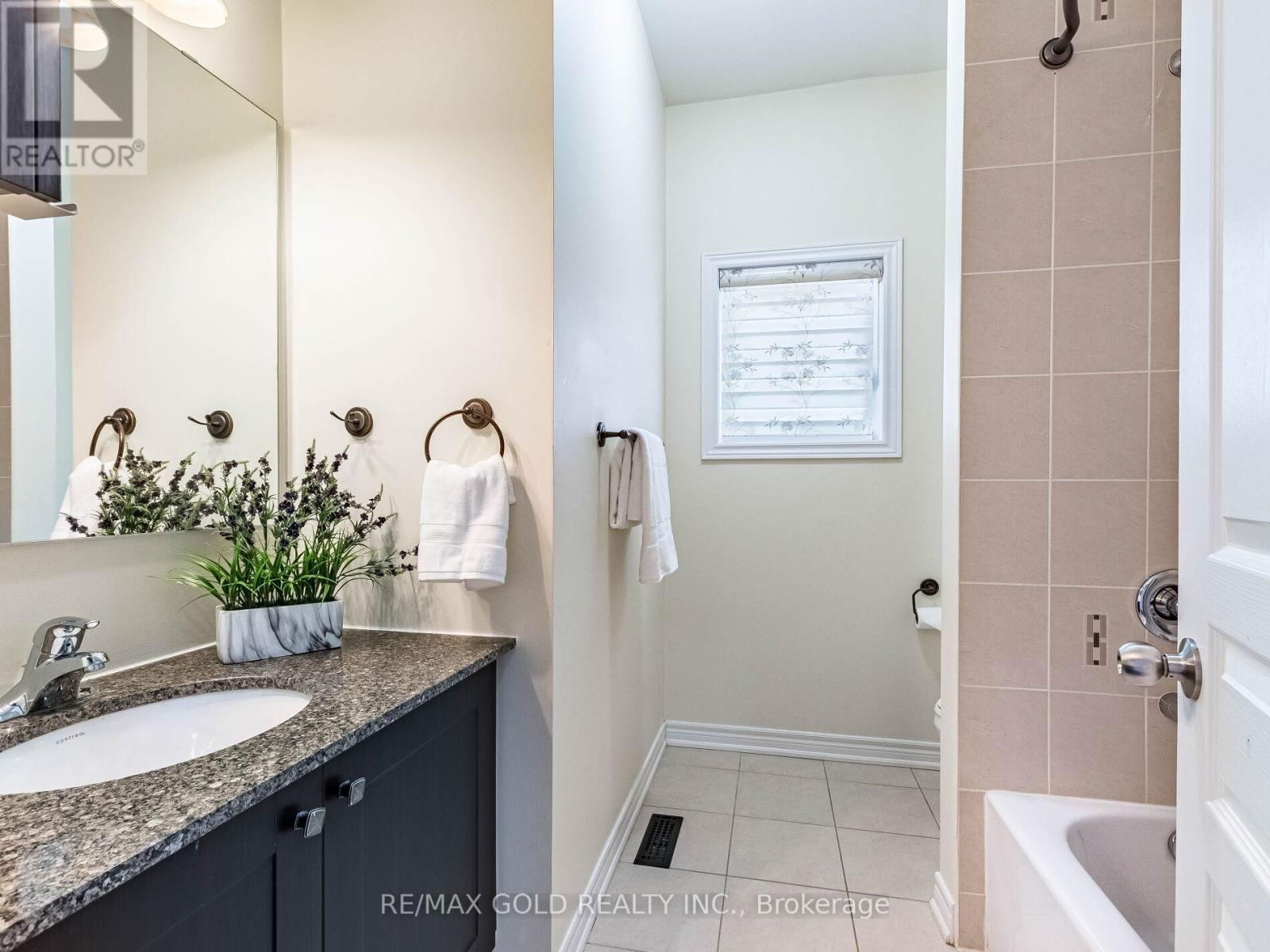 9 KEMPENFELT TRAIL Image 26