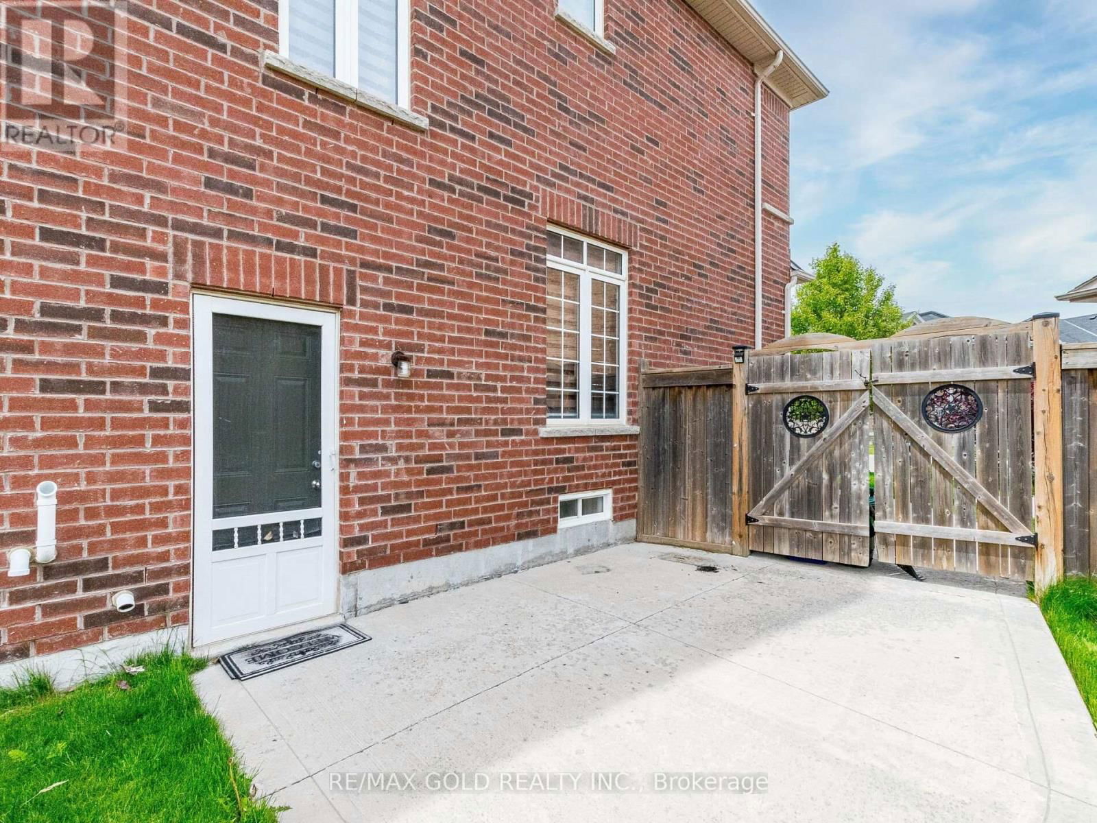 9 KEMPENFELT TRAIL Image 35