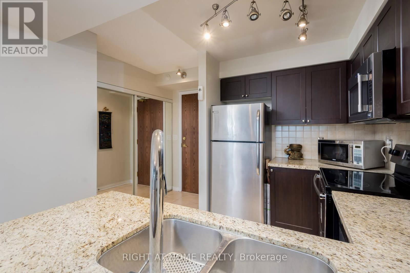 318 - 65 VIA ROSEDALE Image 6