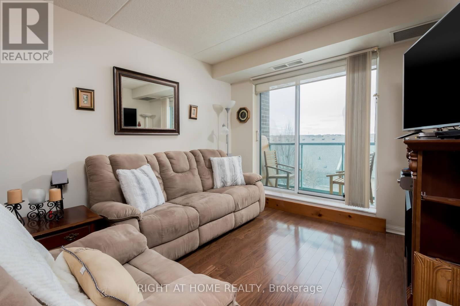 318 - 65 VIA ROSEDALE Image 9