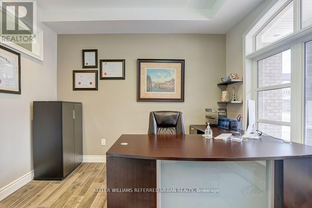 2 - 44 BAYCLIFFS CRESCENT Image 12