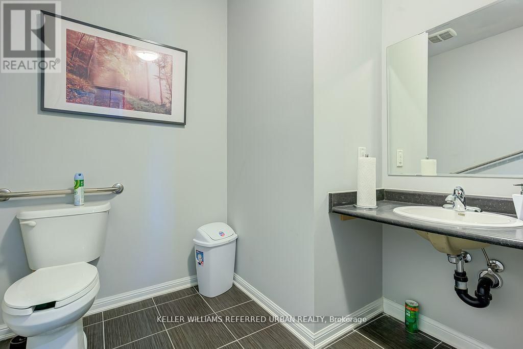 2 - 44 BAYCLIFFS CRESCENT Image 24