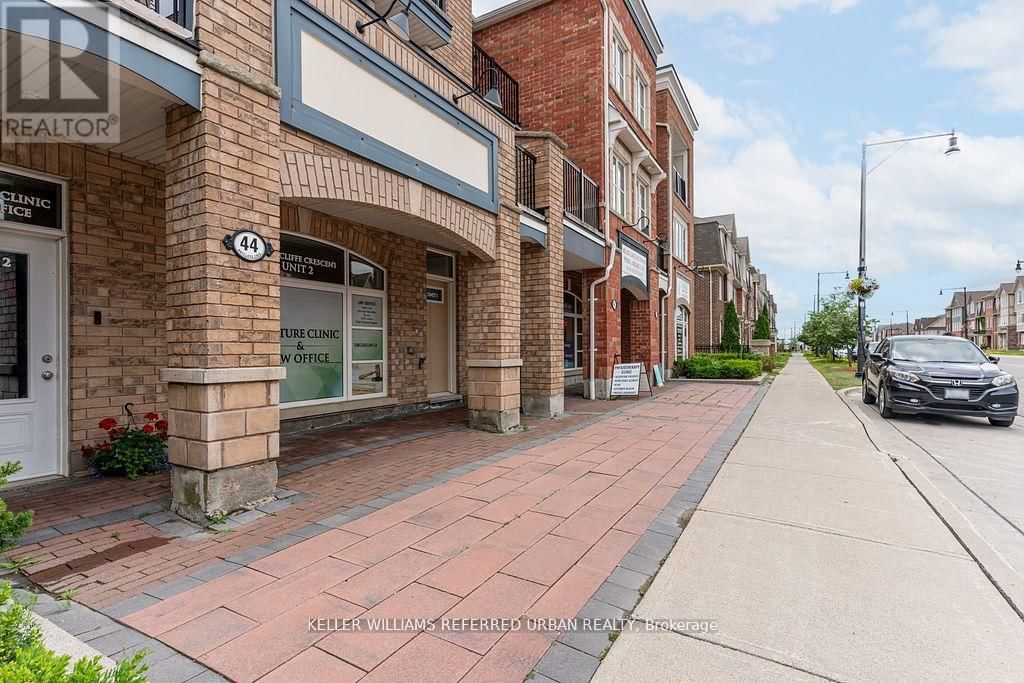 2 - 44 BAYCLIFFS CRESCENT Image 4
