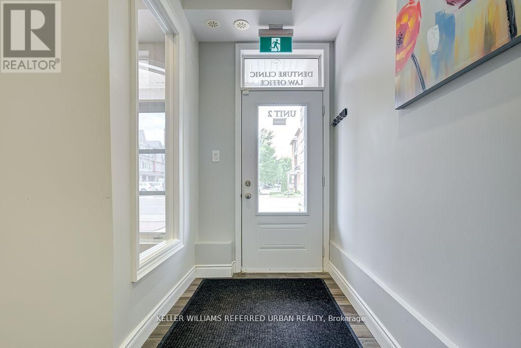 2 - 44 BAYCLIFFS CRESCENT Image 6