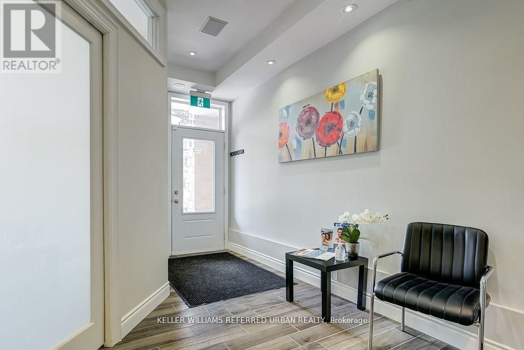 2 - 44 BAYCLIFFS CRESCENT Image 8