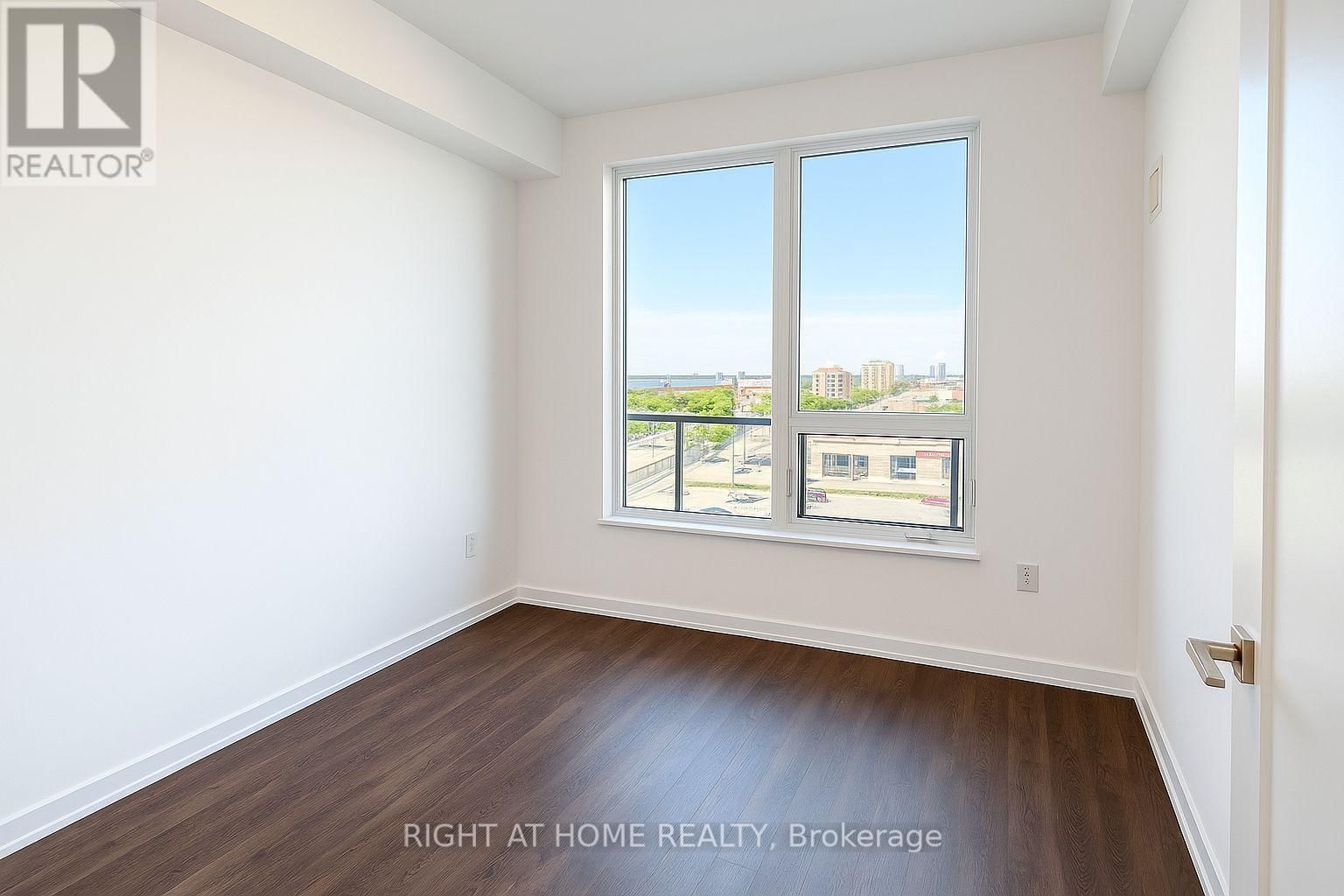 537 - 5081 HURONTARIO STREET Image 7
