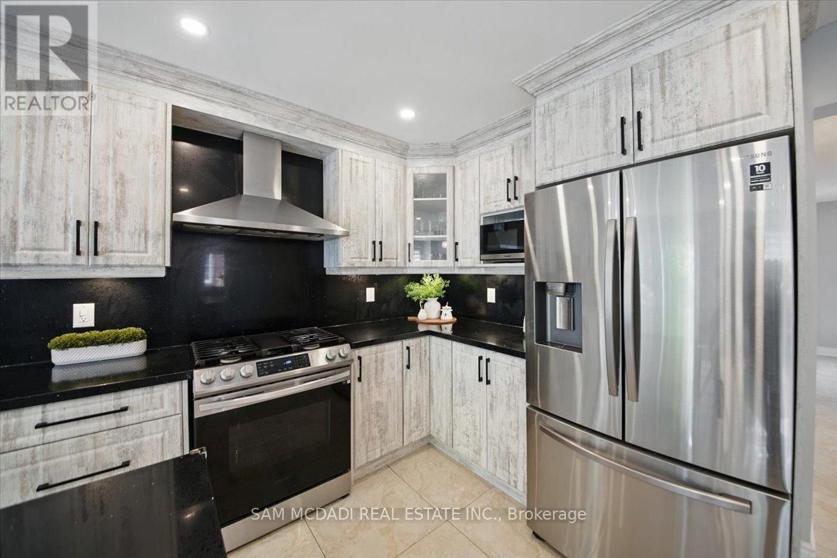 3344 LABURNUM CRESCENT Image 11