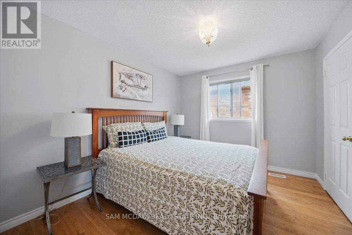 3344 LABURNUM CRESCENT Image 21