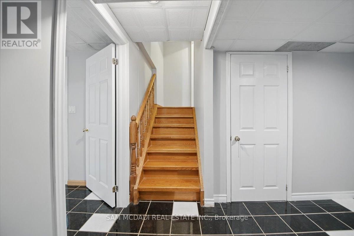 3344 LABURNUM CRESCENT Image 29